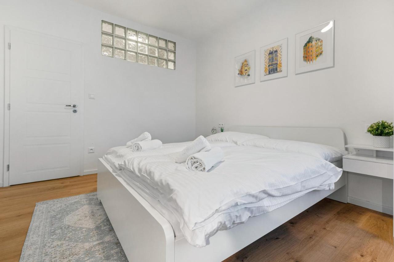 Bratislava Touch 2 Bedroom Apt Buitenkant foto